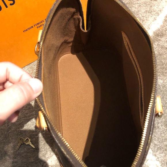 Authentic Louis Vuitton Alma PM INCLUDES lock & matching key 🔑 - Picture 12 of 16